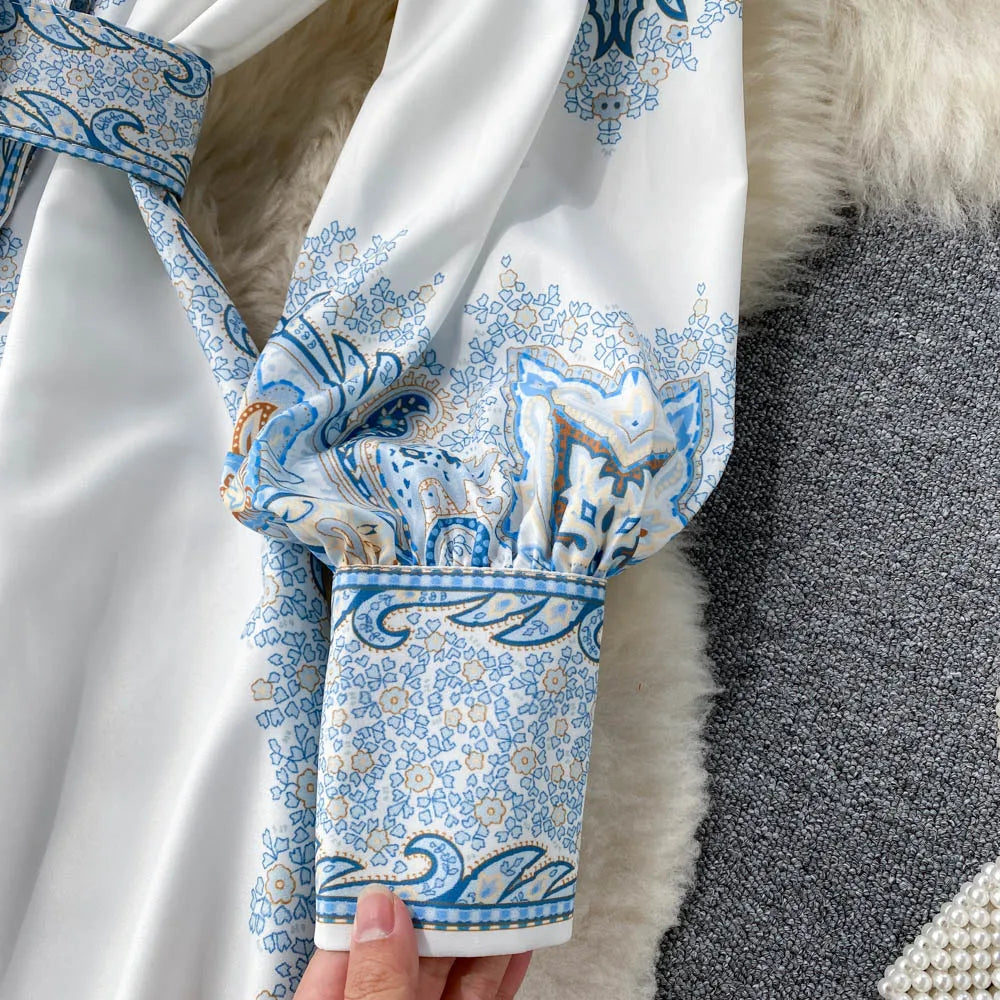 A-Linien-Kleid mit Blumenmuster und Taillengürtel