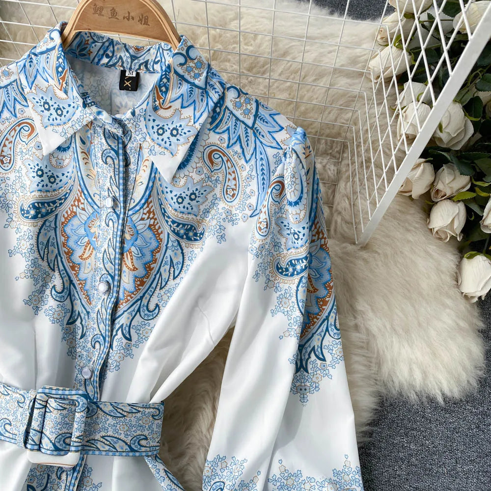 A-Linien-Kleid mit Blumenmuster und Taillengürtel