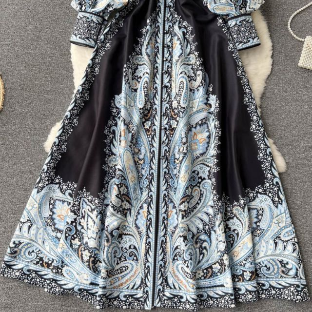 A-Linien-Kleid mit Blumenmuster und Taillengürtel