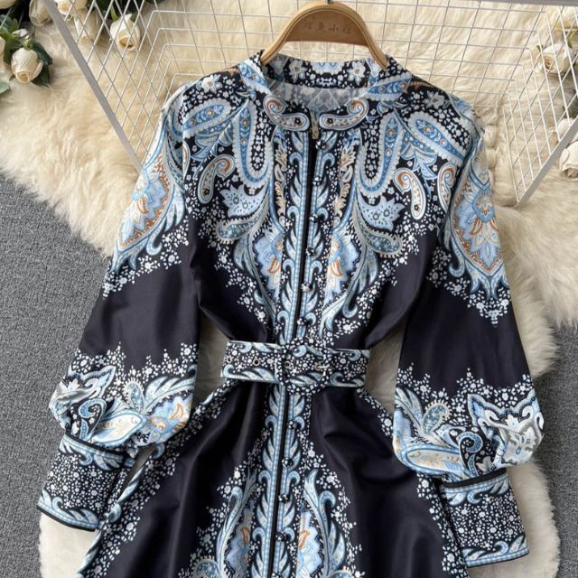 A-Linien-Kleid mit Blumenmuster und Taillengürtel