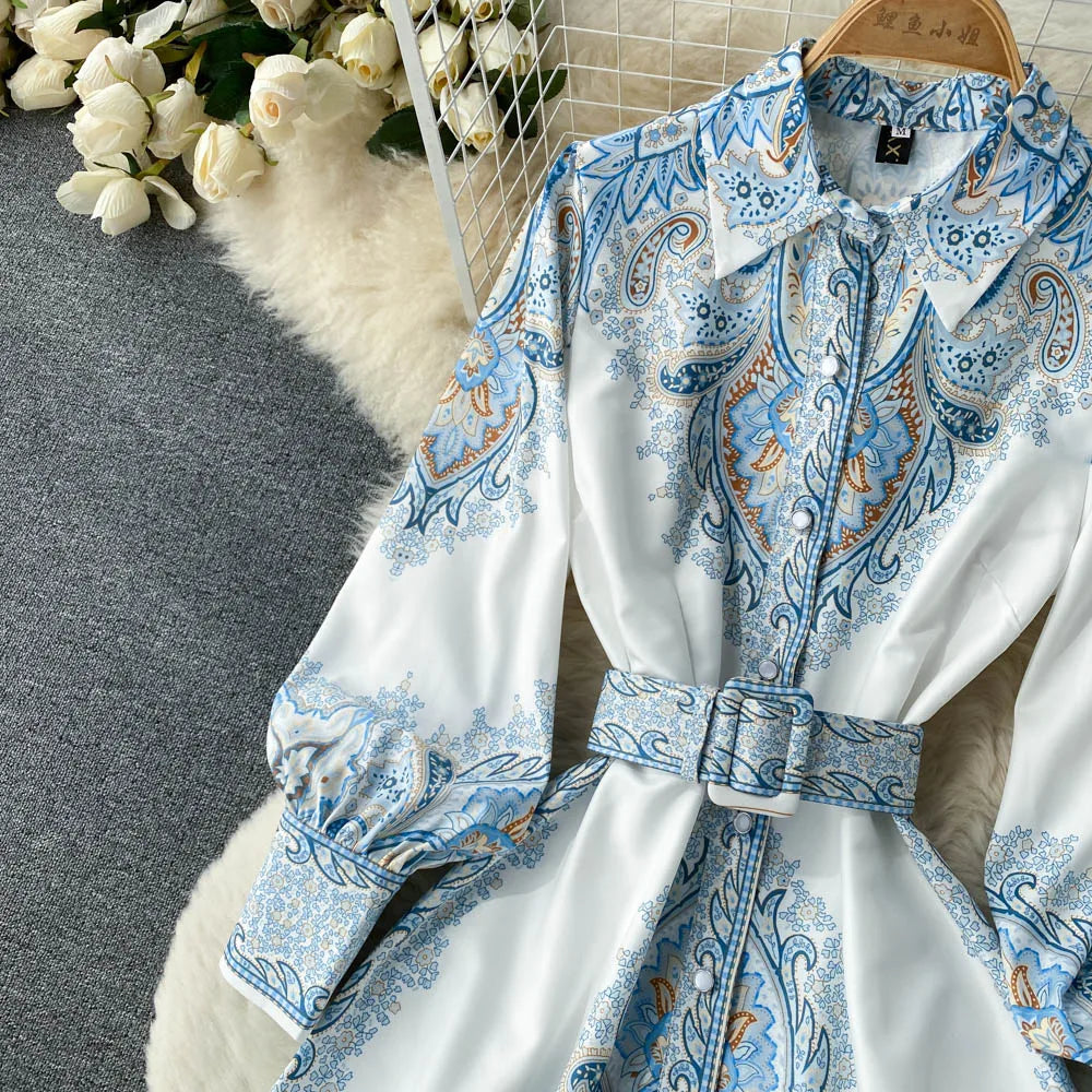 A-Linien-Kleid mit Blumenmuster und Taillengürtel