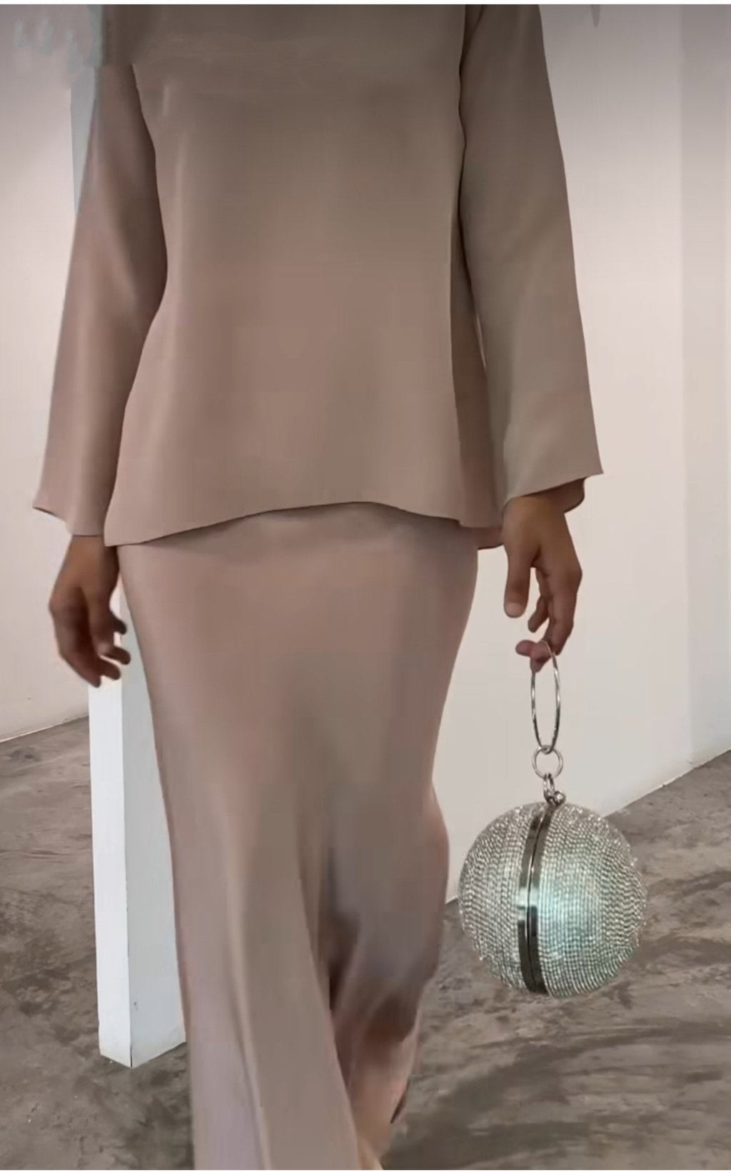 Asya - Perlenbesetztes Kleid-Set aus den USA