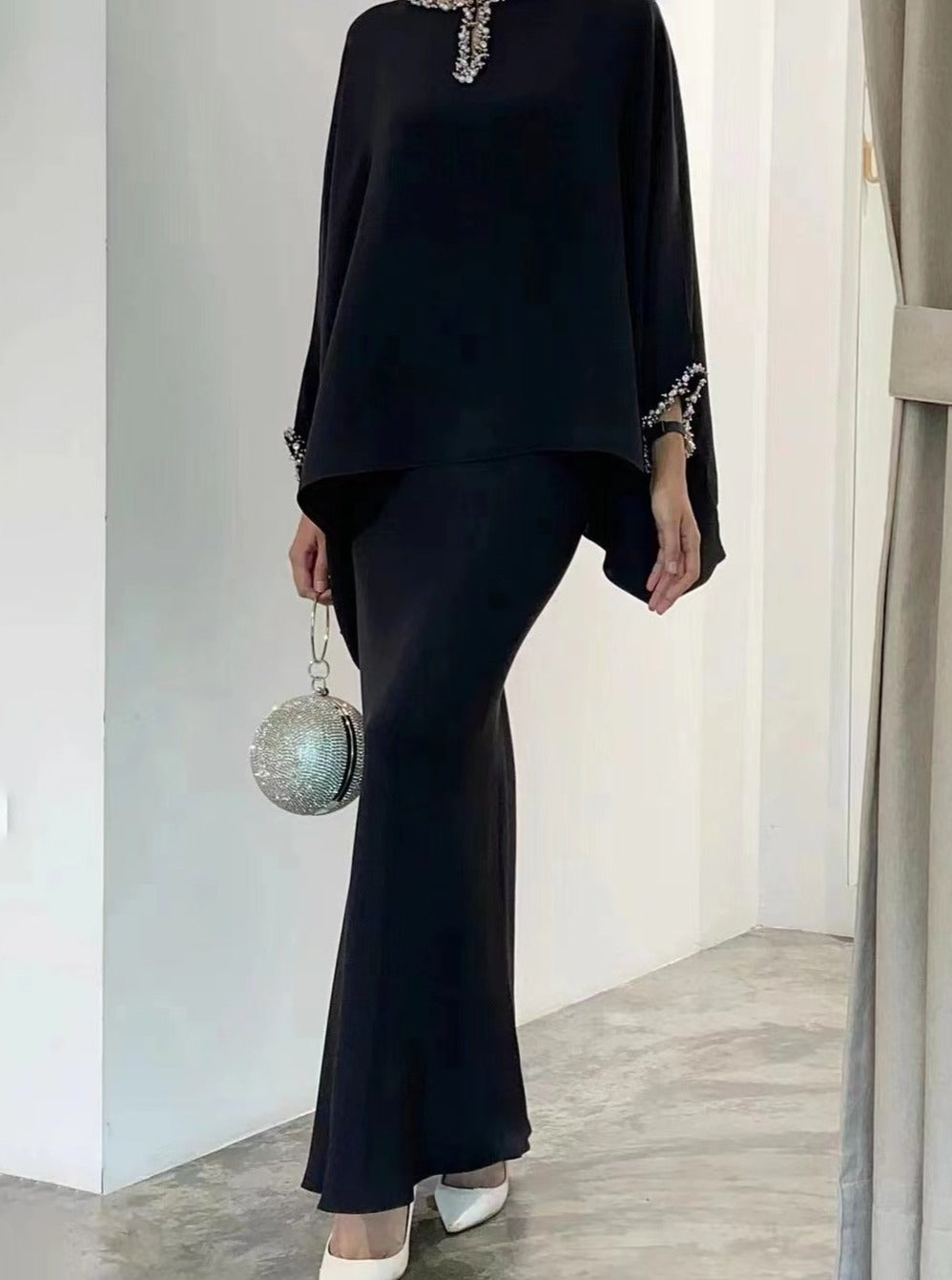 Asya - Perlenbesetztes Kleid-Set aus den USA